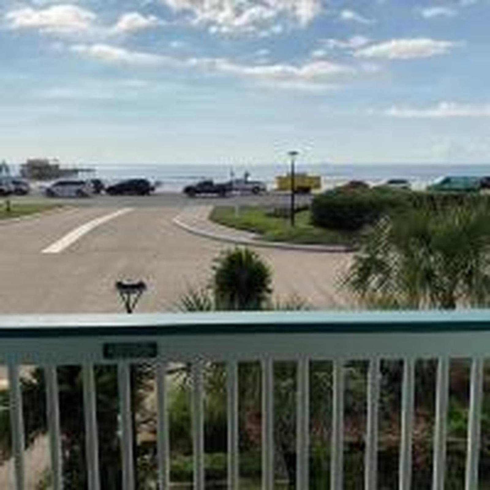 Beachfront View At Casa Del Mar